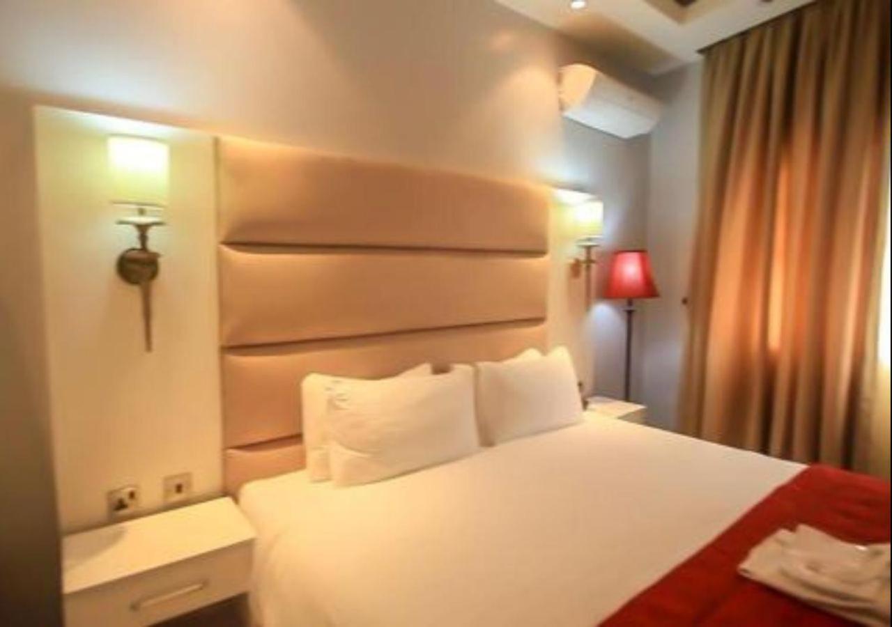 Glee Hotel Aliayabiagba Exterior foto